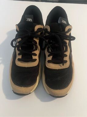 Zara Women’s US 7.5 EU 38 Black Tan Contrasting Athletic Shoes Sneakers